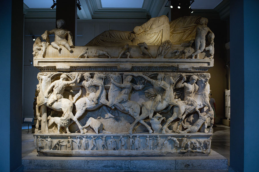 Этот еще больше. Как отдельный храм, не саркофаг. Этот еще больше. Как отдельный храм, не саркофаг.