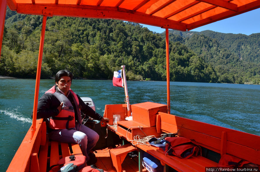 Владелец лодки   и гид — симпатичный чилиец Висенте Перес Росалес Национальный Парк, Чили