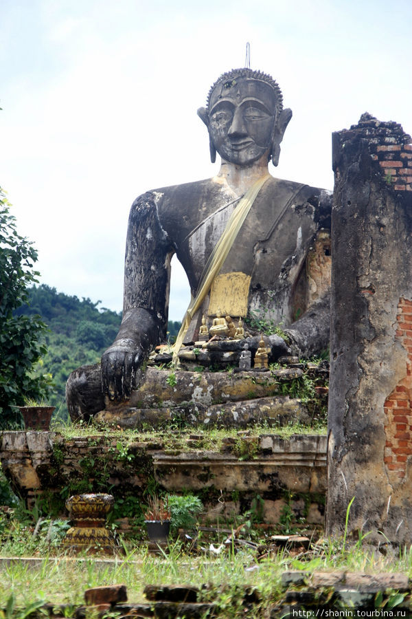 Сидящий Будда Провинция Сиенгкхуанг, Лаос