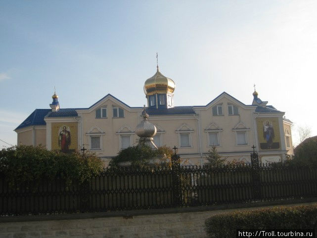 Удивительное смешение стилей — без купола можно решить, что это простое светское здание Кишинёв, Молдова