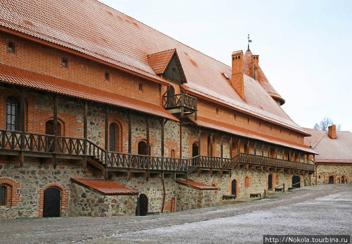 Тракайский замок и его окрестности осенью и зимой Тракай, Литва