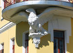 Консоль в виде орла, поддерживающая балкон.