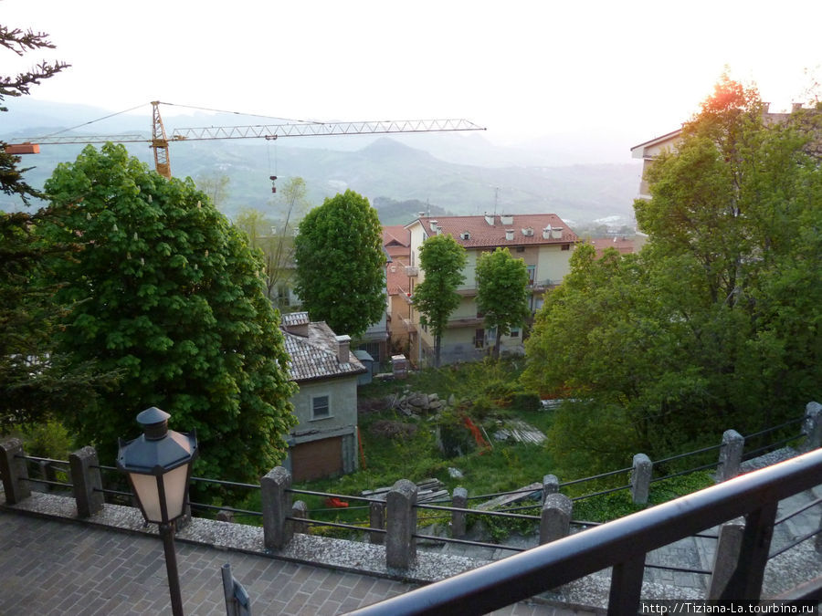 Спуск к площади автобусов Спуск к площади автобусов