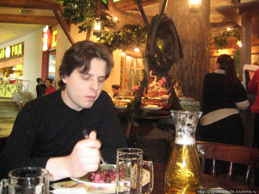 В Ёлках-палках на Чертановской мы посидели с мужем и сыном по случаю нашего последнего приезда в Москву в марте 2011 года Москва, Россия