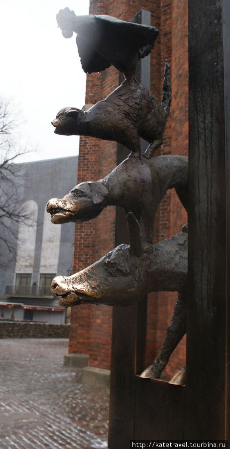 Памятник Бременским музыкантам Рига, Латвия