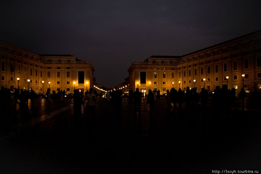 Если стоять спиной к собору, то вид такой. Рим, Италия Если стоять спиной к собору, то вид такой. Рим, Италия