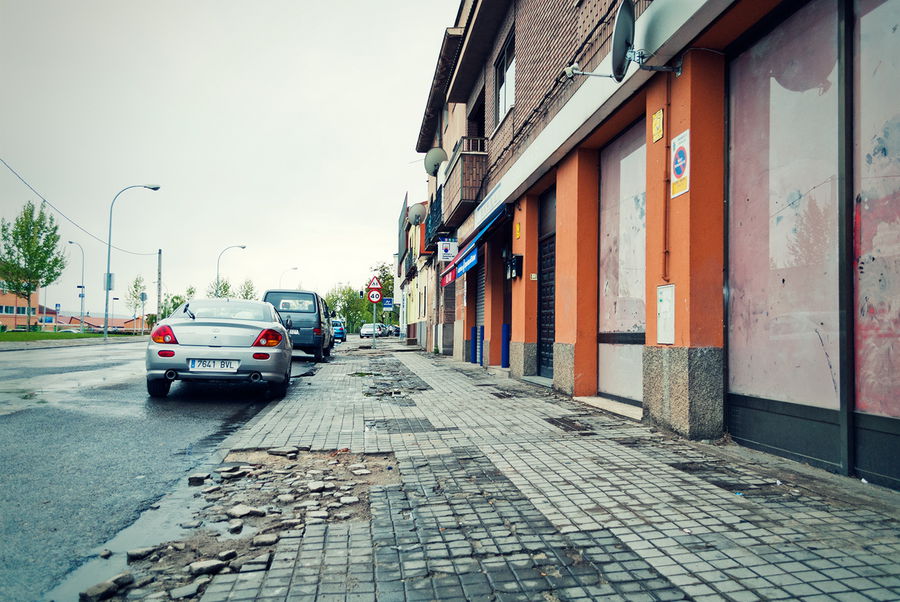 Повседневность отличается от показухи тем, что она отражает реальность. А реальность всегда интереснее любых украшений. Гвадалахара, Испания Повседневность отличается от показухи тем, что она отражает реальность. А реальность всегда интереснее любых украшений. Гвадалахара, Испания