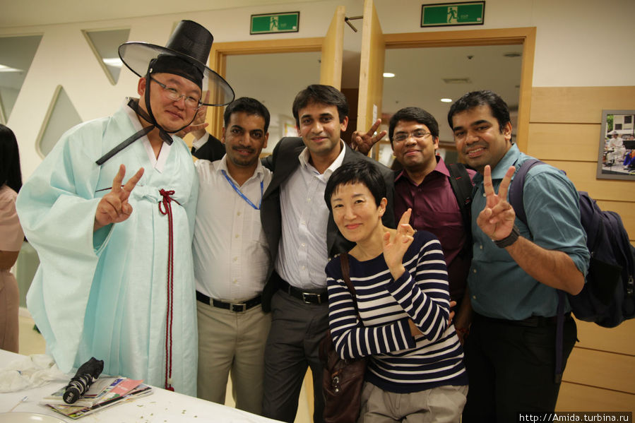 Индийские студенты на празднике Чусок в корейском центре Сеул, Республика Корея
