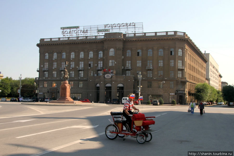 Площадь Павших борцов Волгоград, Россия Площадь Павших борцов Волгоград, Россия