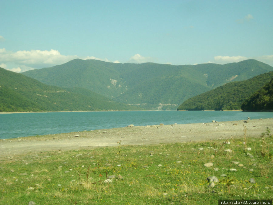 Самая северная часть водохранилища. Около 70 км. от Тбилиси. Ананури, Грузия