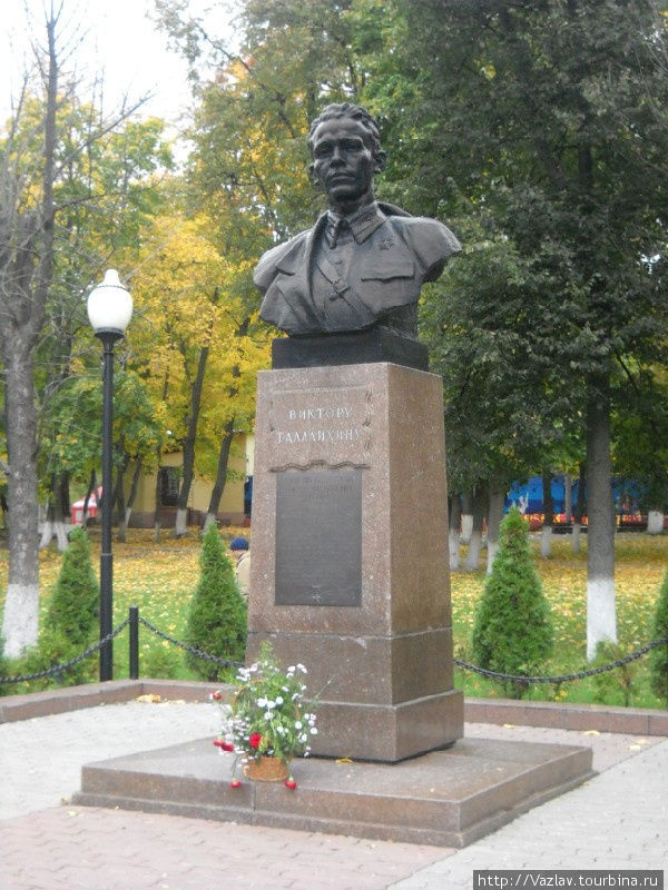 Памятник Таллалихину Подольск, Россия