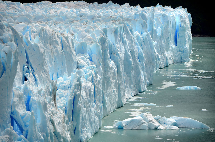 Никогда бы не поверила, если бы не видела собственными глазами, что бывает лед такого синего цвета! Лос-Гласьярес Национальный парк, Аргентина