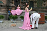 Почему-то почти все невесты в розовом, хотя, как мы поняли, никакой специальной традиции нет.