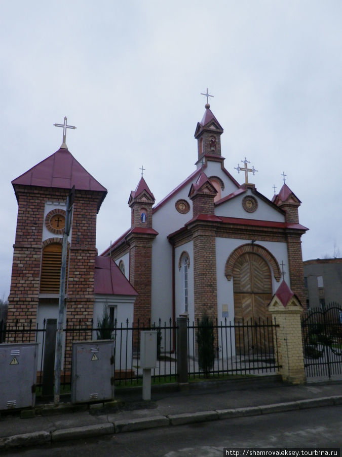 Католическая церковь Святого Причастия 1864 года постройки Бауска, Латвия