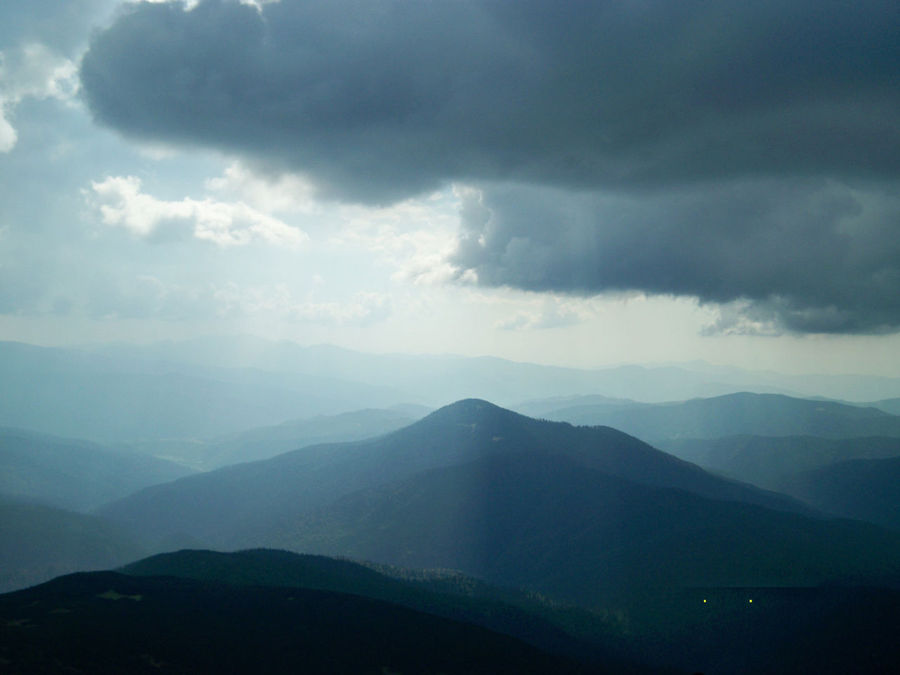 Со стороны Румынии набегают тучи Со стороны Румынии набегают тучи