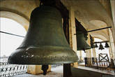 Следующий по величине колокол — тысячепудовый (16000 кг) Полиелейный, отлитый в 1682 году. Полиелейный в переводе с греческого означает многомилостивый.