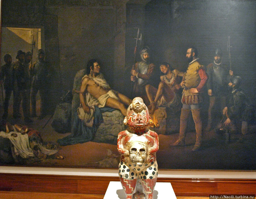Современные скульпторы украшают зал мистическими фигурами богов, и располагая их по залу выражают свое отношение к истории Мехико, Мексика