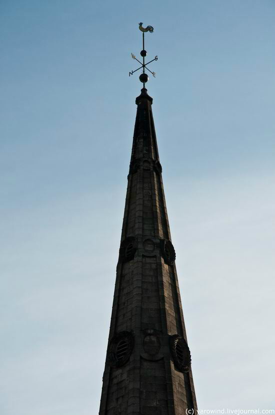 И вместо креста флюгер с петухом Эдинбург, Великобритания