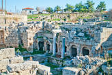 Спустя лишь сто лет Юлий Цезарь возродил город. Тут, как было принято в римских городах, построили термы.