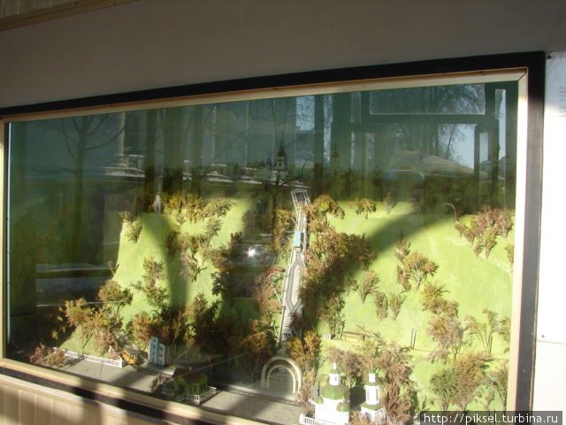 Диарама Владимирской горки сфуникулером, размещена на входе в верхнюю станцию Киев, Украина