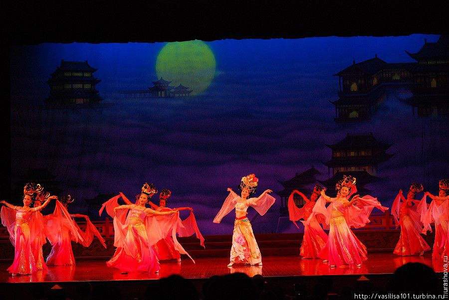 Музыкальное шоу династи Тан с дамплингами, в Сиане Сиань, Китай