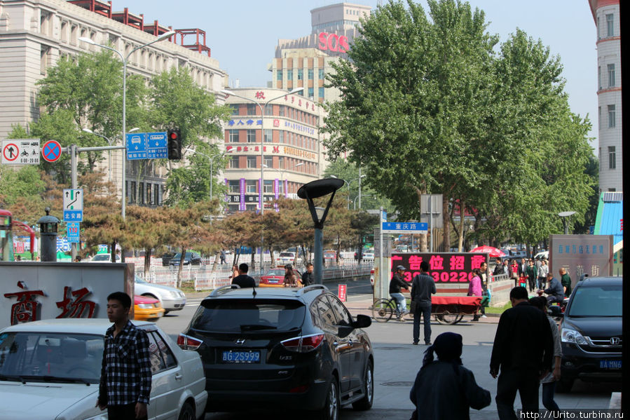 Одна из центральных улиц Чанчуня. Чанчунь, Китай