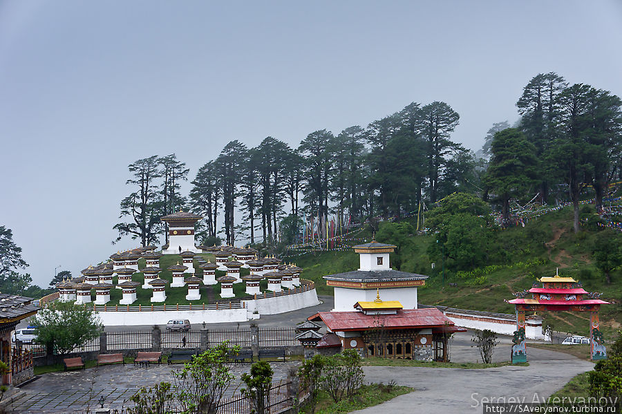 108 чортенов на перевале Дочу-Ла, также построены в честь победы над ассамскими сепаратистами в 2003 году Бутан