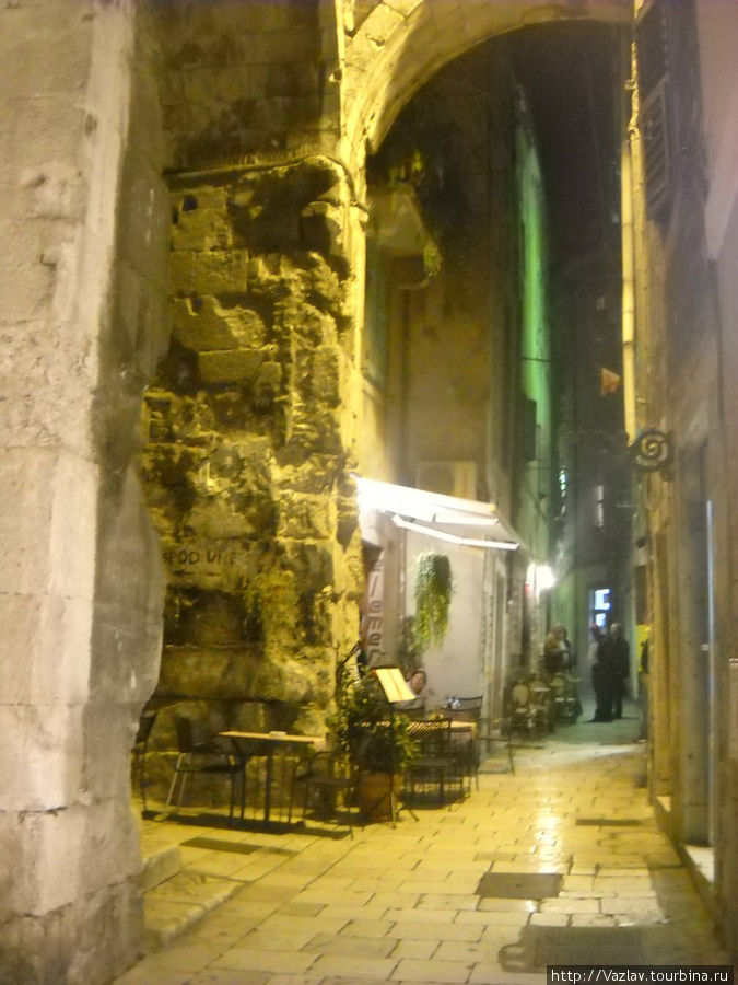 Прогулка по городу Сплит, Хорватия Прогулка по городу Сплит, Хорватия