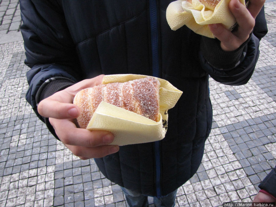 Трдло- это сладкая круглая булочка с дыркой посередине Прага, Чехия