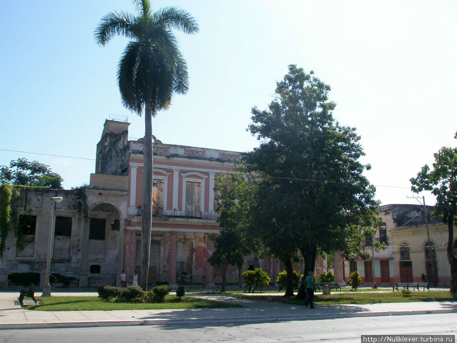 Напротив кафедрала. Карденас, Куба