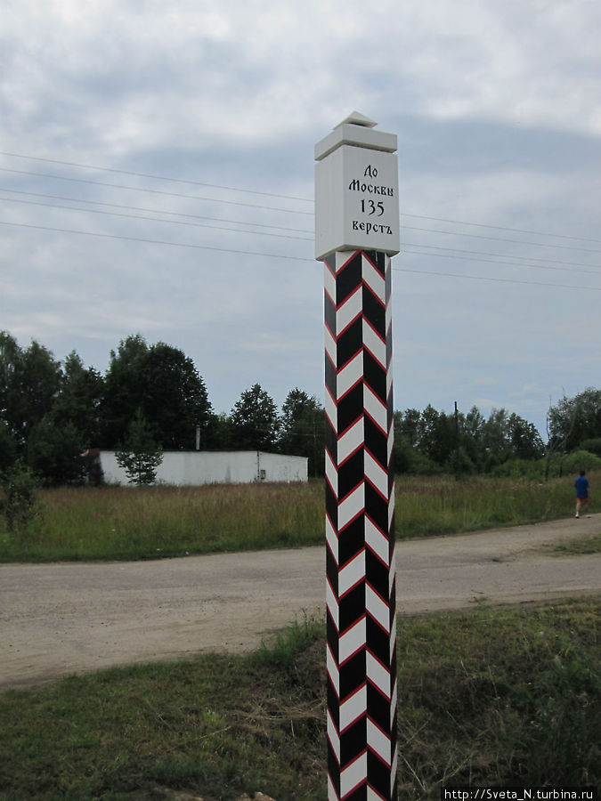 Верстовой столб поставлен в прошлом году в честь 500-летия села Спас-Угол, Россия