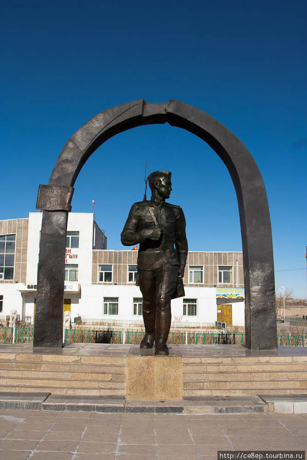 Есть даже памятник войну-участнику ВОВ Алтай, Монголия
