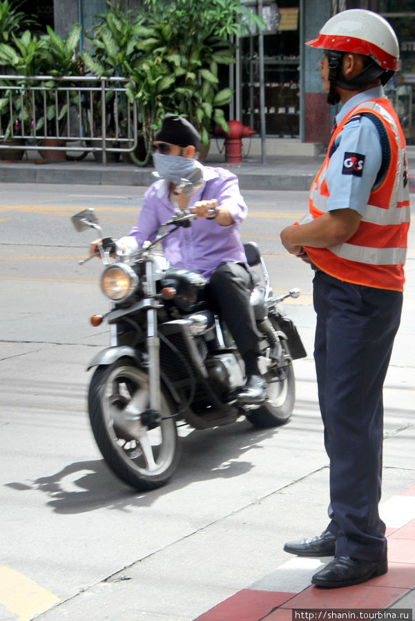 В Бангкоке без прав ездить нельзя. А без шлема? Бангкок, Таиланд