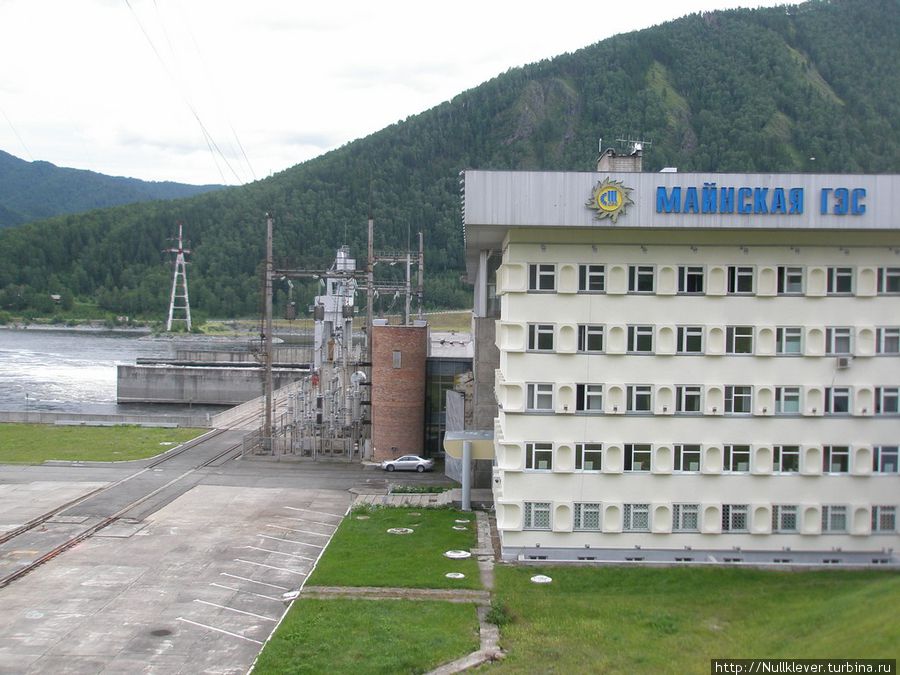 Майнская ГЭС, находящаяся вниз по течению Енисея от СШГЭС. Черёмушки, Россия
