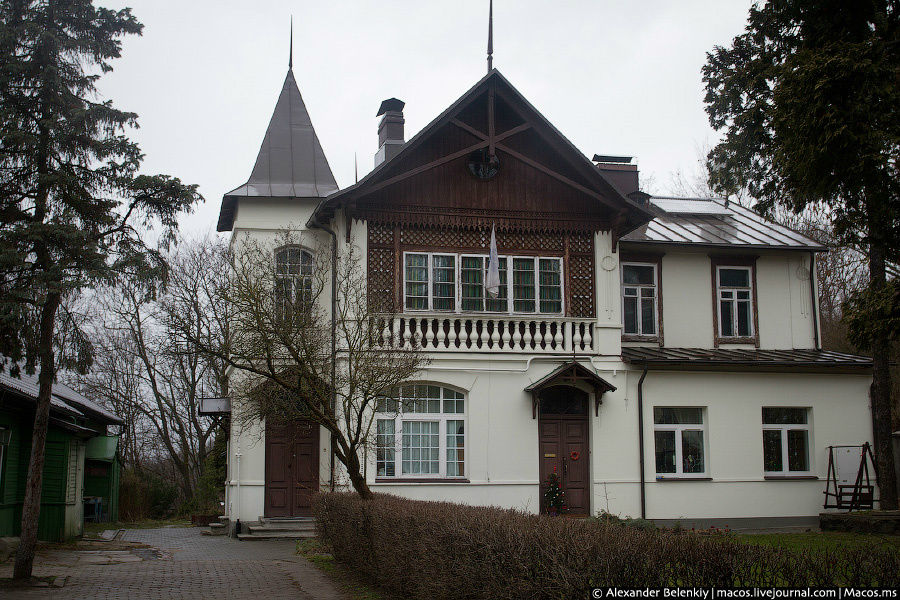 А вот в этом доме, если не ошибаюсь, живет мэр Вильнюса. Вильнюс, Литва