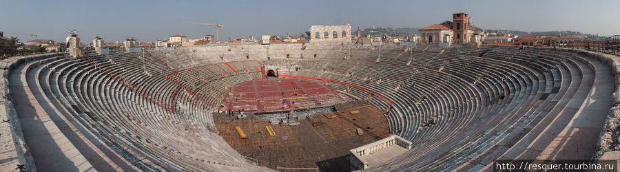 Арена, одна из самых дорогих театральных и эстрадных площадок в Италии, площадь PIAZZA BRA, Верона. Венето, Италия