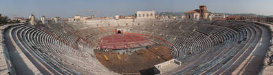 Арена, одна из самых дорогих театральных и эстрадных площадок в Италии, площадь PIAZZA BRA, Верона.