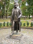 Памятник императору Францу-Иосифу. Вероятно, единственный в СНГ ?

(Черновцы раньше не принадлежали России)