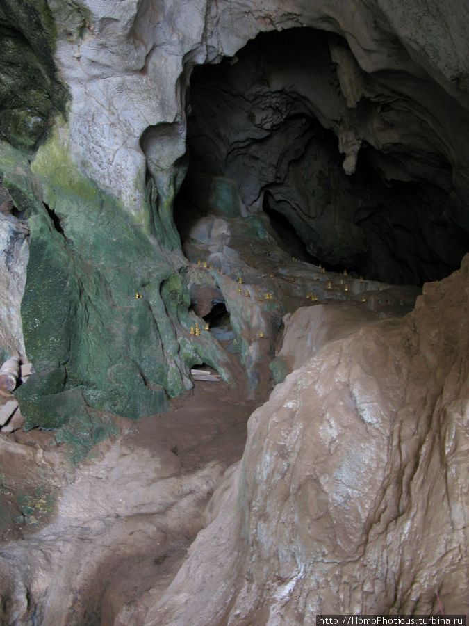 Нижняя пещера Бан-Пак-Оу, Лаос