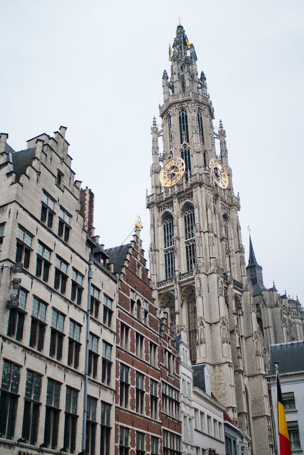 Собор Антверпенской Богоматери можно назвать самым ярким примером зрелой «пламенеющей готики». Антверпен, Бельгия