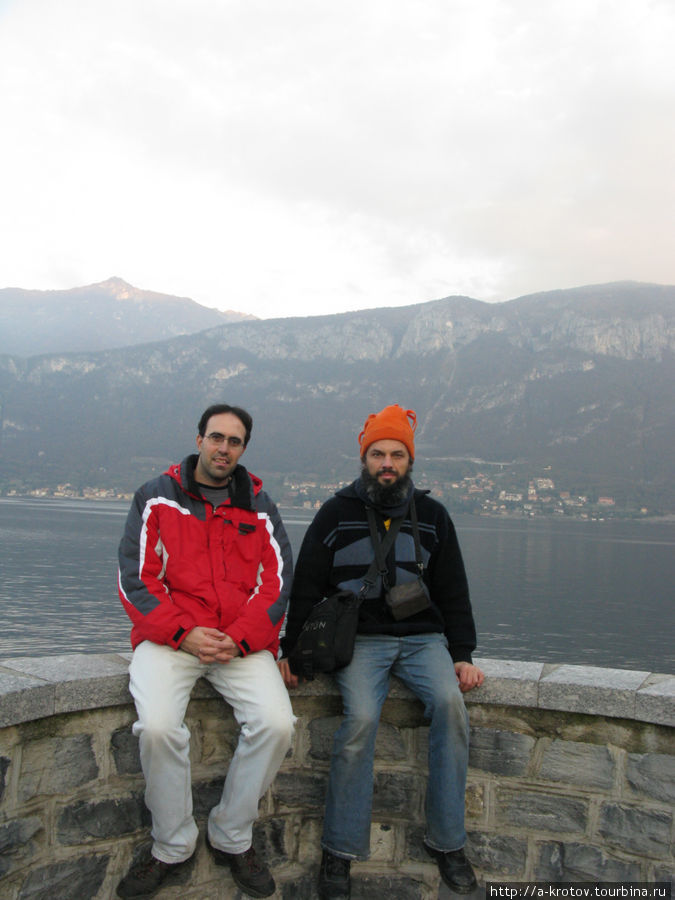 Даниеле (итальянец) и А.Кротов, на мысе, вдающемся в озеро Комо. Белладжо, Италия