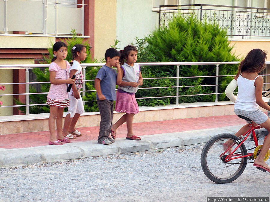 Дети в Дидиме Дидим, Турция Дети в Дидиме Дидим, Турция