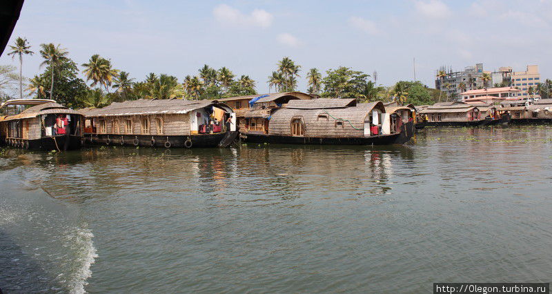 Дом на воде, цена около 4000рупий в сутки(с питанием) Аллеппи, Индия