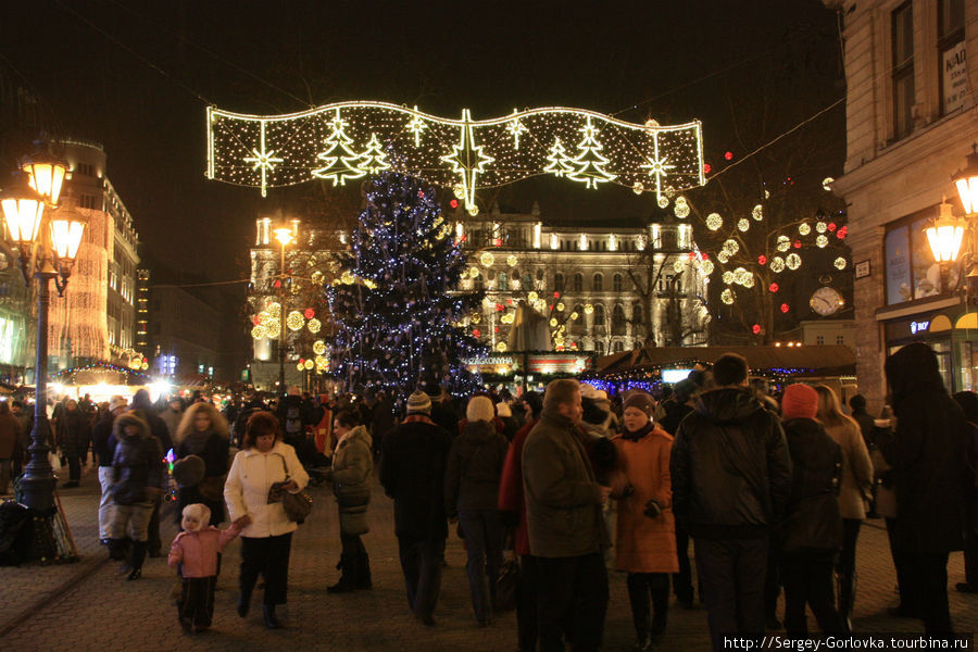 Рождественская ярмарка в Будапеште Будапешт, Венгрия