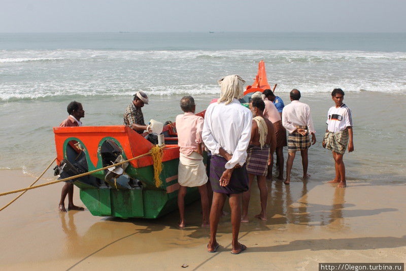 Отправление лодки в море Варкала, Индия
