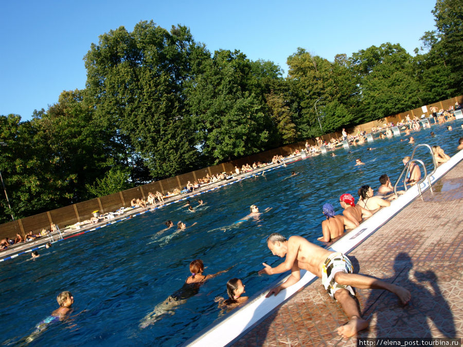 Открытый бассейн возле Шёнбрунна Вена, Австрия
