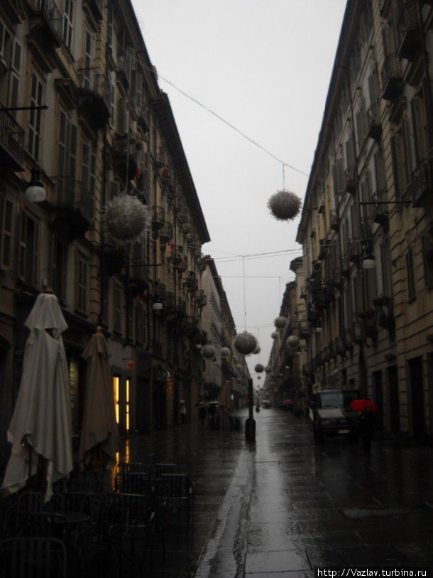 Безлюдье: всех распугала непогода Турин, Италия