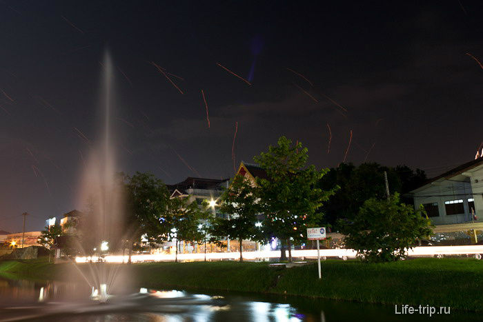 Лой Кратонг и Йипенг фестиваль в Чианг Май Чиангмай, Таиланд