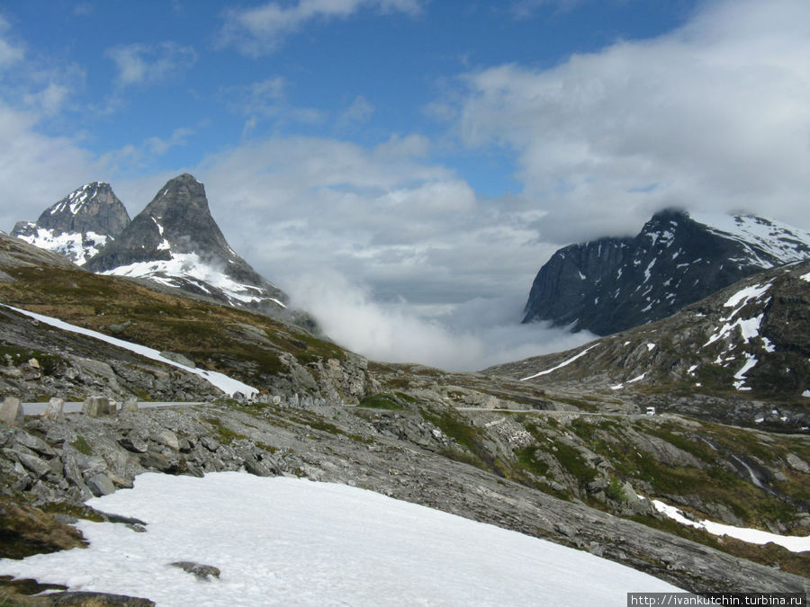 Две примечательные вершины — Король и Епископ Ондалснес, Норвегия