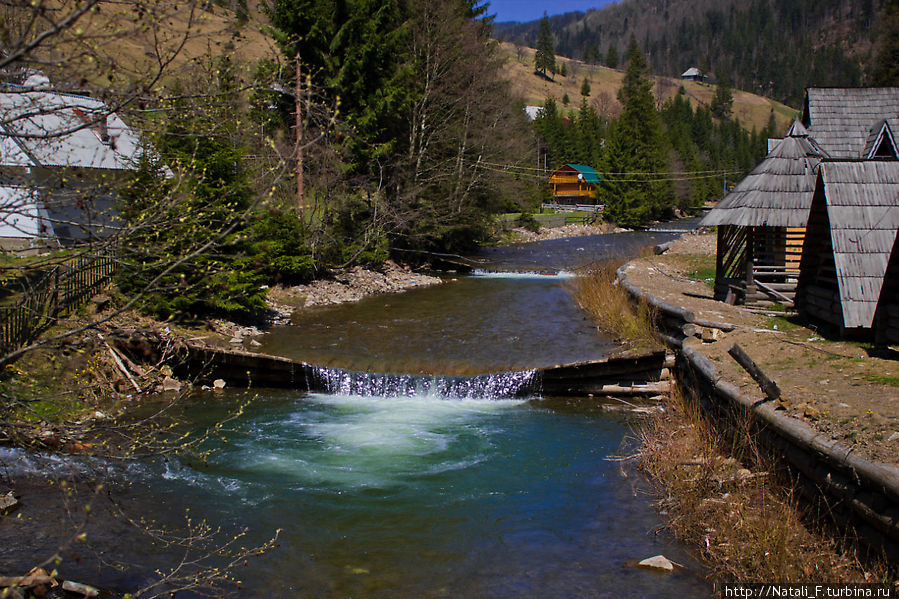 Дорога к оз. Синевир Синевир Национальный Парк, Украина Дорога к оз. Синевир Синевир Национальный Парк, Украина